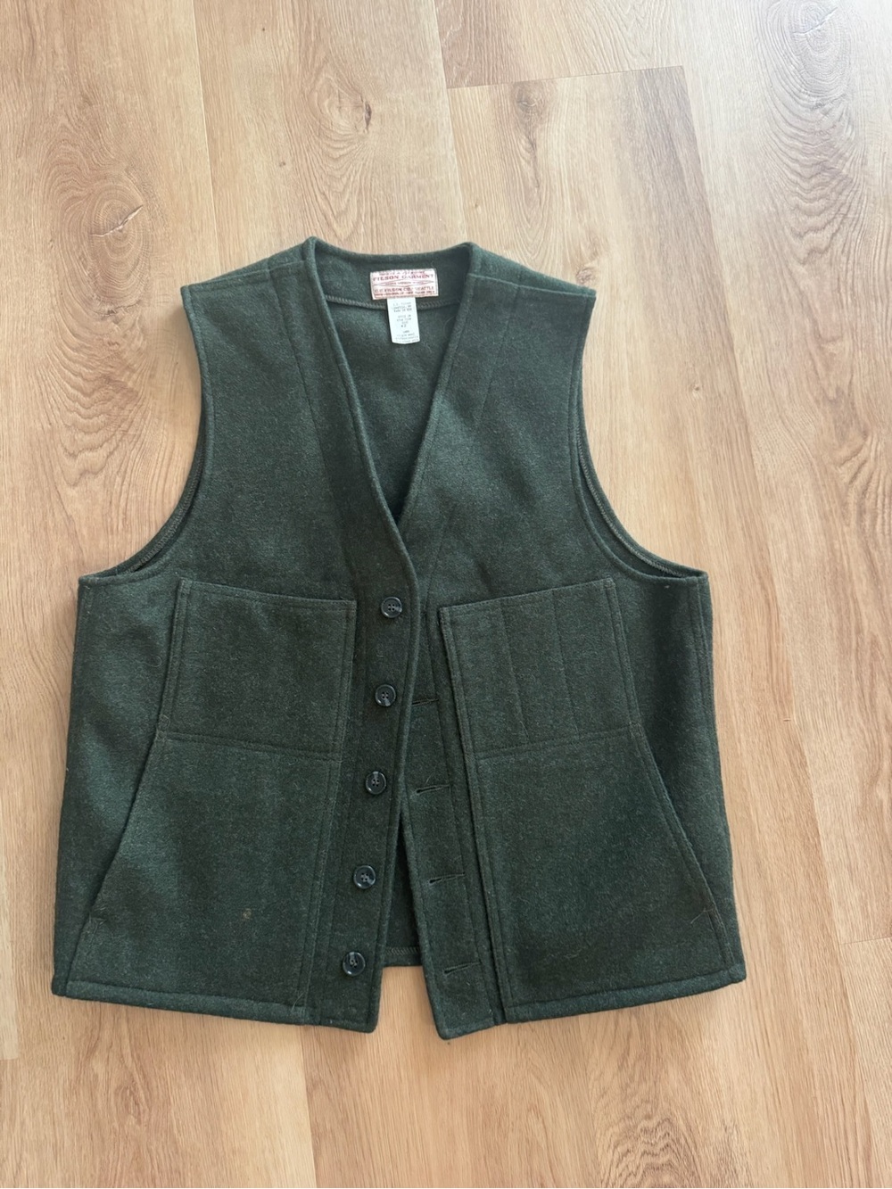 Filson Men's Crewneck Wool Sweater in Forest Green